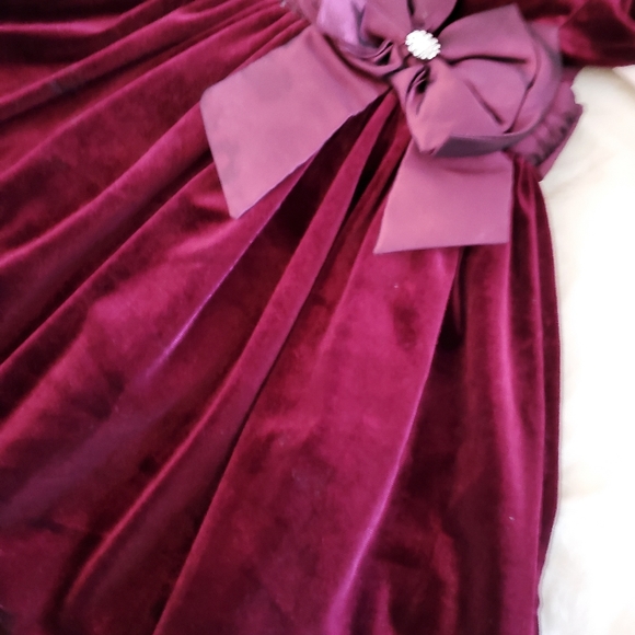 Baby girl embellished velvet dress - Picture 7 of 9